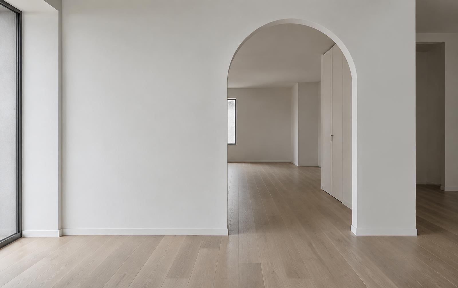 Minimal apartment interior with an arched plaster opening